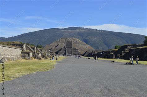 A Rebelião dos Maias em Teotihuacan: Uma Explosão de Cultura e Poder na América Antiga