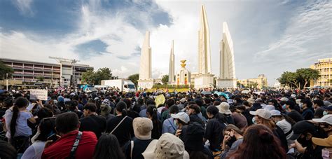 A Rebelião de Ayutthaya: Ascensão do Poder Khmer e Declínio da Monarquia Siamesa no Século XVIII